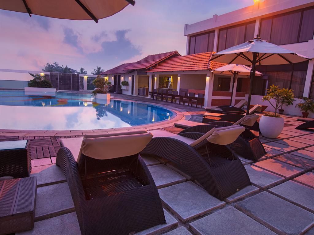Hotel The Sunway Manor Puducherry Exterior foto