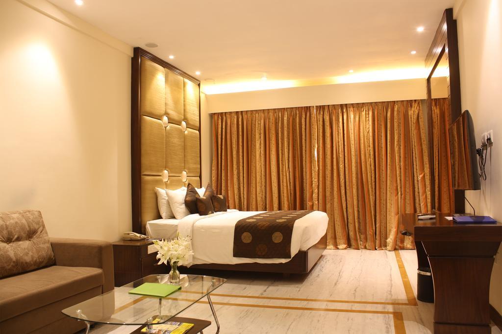 Hotel The Sunway Manor Puducherry Exterior foto