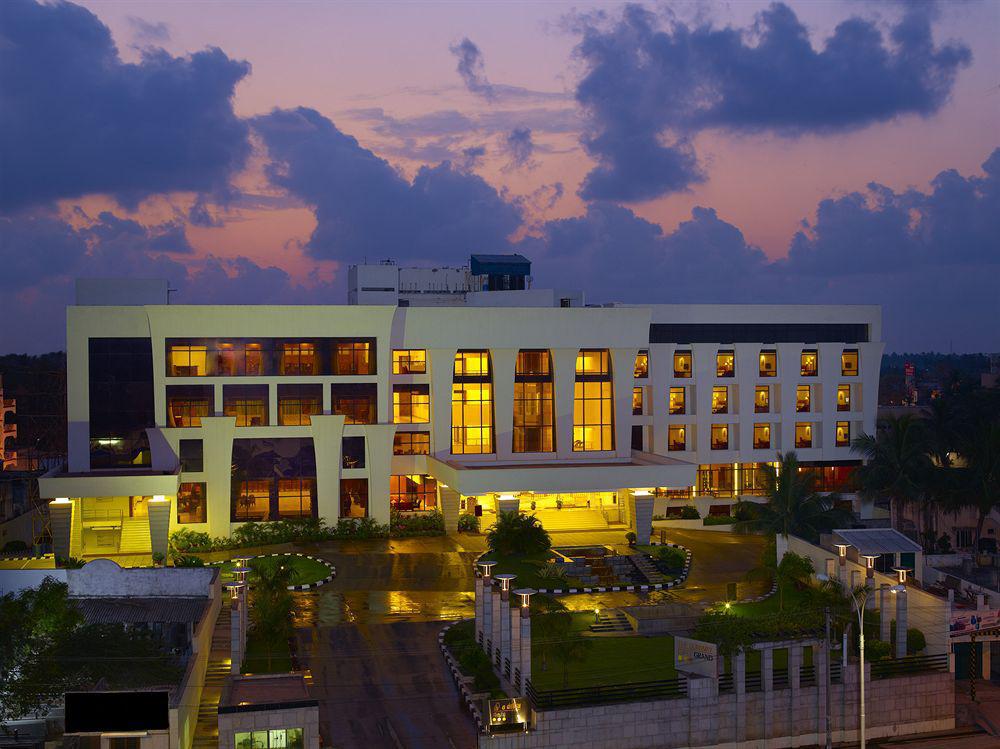 Hotel The Sunway Manor Puducherry Exterior foto